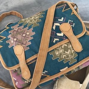 📦SOLD🎉 Mossimo Supply Native Print Cossbody Bag